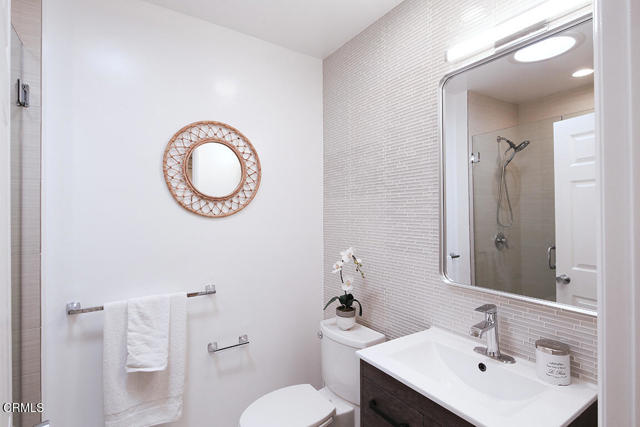 5245 Bubbling Well Lane, La Canada Flintridge CA: https://media.crmls.org/mediaz/8d3a38e8-dffb-4bef-a277-3559124d0d0b.jpg