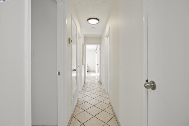 3527 Magnolia Dr, Alameda CA: https://media.crmls.org/mediaz/8d3a583f-e196-490c-9ecd-a2ad935b0fa7.jpg
