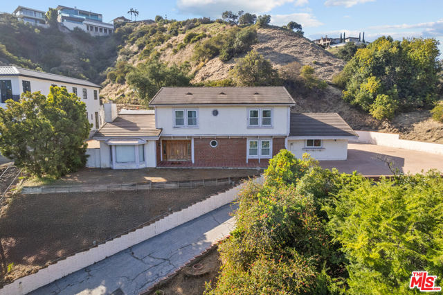1181 Somera Road, Los Angeles CA: https://media.crmls.org/mediaz/8d3ab186-c85d-47d8-9373-d87c3b6973ff.jpg