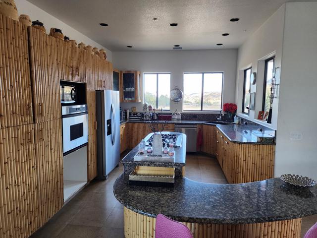 3569 Calmada Road, Pioneertown CA: https://media.crmls.org/mediaz/8d3b0a5b-d98c-4d0e-9254-93490e1ab7bf.jpg