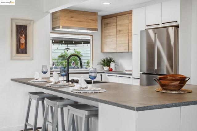 6951 Chambers Dr, Oakland CA: https://media.crmls.org/mediaz/8d3c3693-b95c-40d6-a40b-6230dcaad4f2.jpg