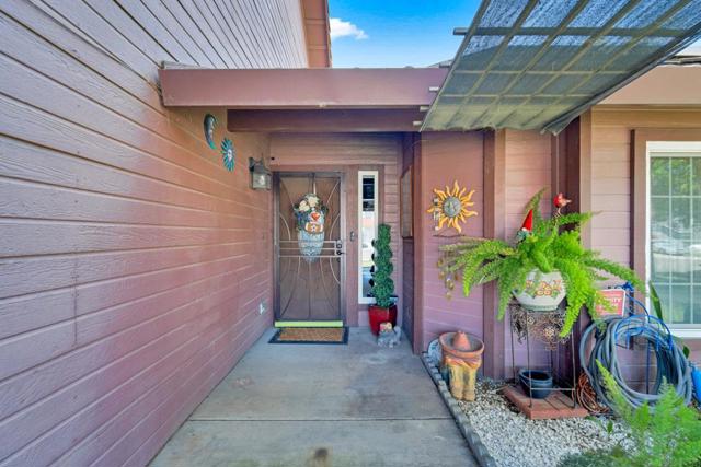 711 Kirkwood Court, Los Banos CA: https://media.crmls.org/mediaz/8d3c66fa-7aaa-48de-995a-30288dd80aae.jpg