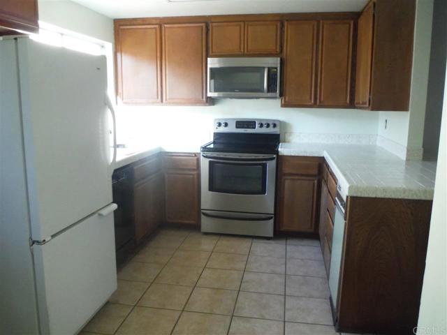 75 Third Ave, Chula Vista CA: https://media.crmls.org/mediaz/8d3c74cf-ec29-41b2-af35-1999a8b08bf7.jpg