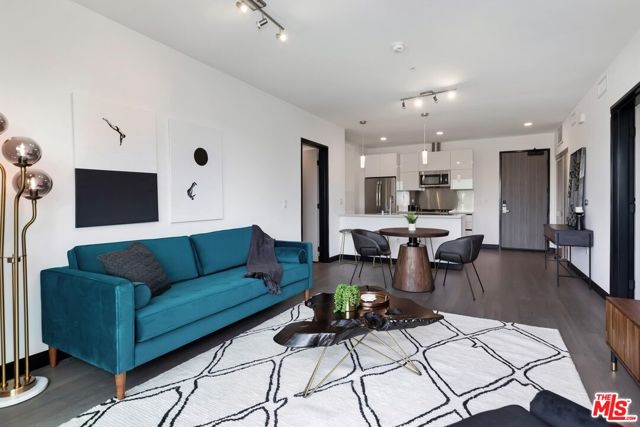 11036 Moorpark Street, Los Angeles CA: https://media.crmls.org/mediaz/8d3d05aa-a19a-4610-9ae5-820dfc3878af.jpg