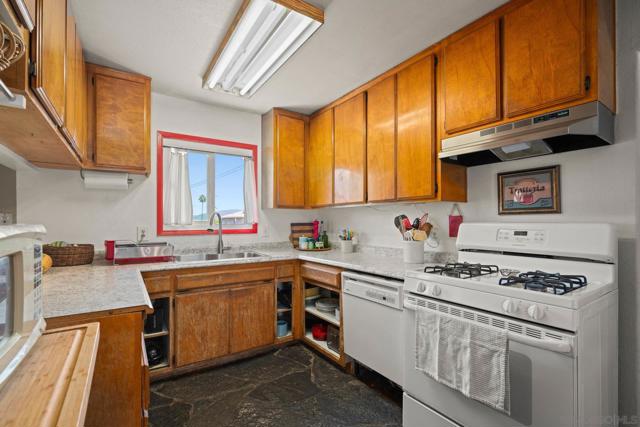 9530 Galston Drive, Santee CA: https://media.crmls.org/mediaz/8d3d7a11-4084-47d5-8854-be2e9e186522.jpg
