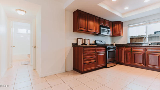 1020 Dunes Street, Oxnard CA: https://media.crmls.org/mediaz/8d3df216-8705-43b0-831a-c000d7422c48.jpg