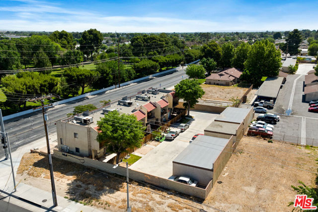 102 E Lancaster Boulevard, Lancaster CA: https://media.crmls.org/mediaz/8d3e6058-7726-49ad-a5dc-c8e8a9417134.jpg
