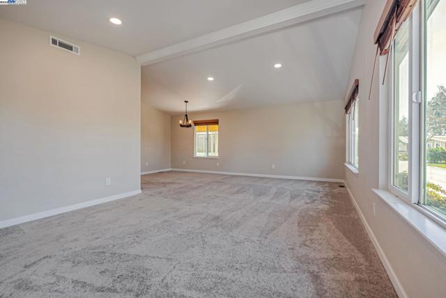 29270 Sandburg Way, Hayward CA: https://media.crmls.org/mediaz/8d3f7275-0854-4b54-ab13-d03137761dd2.jpg