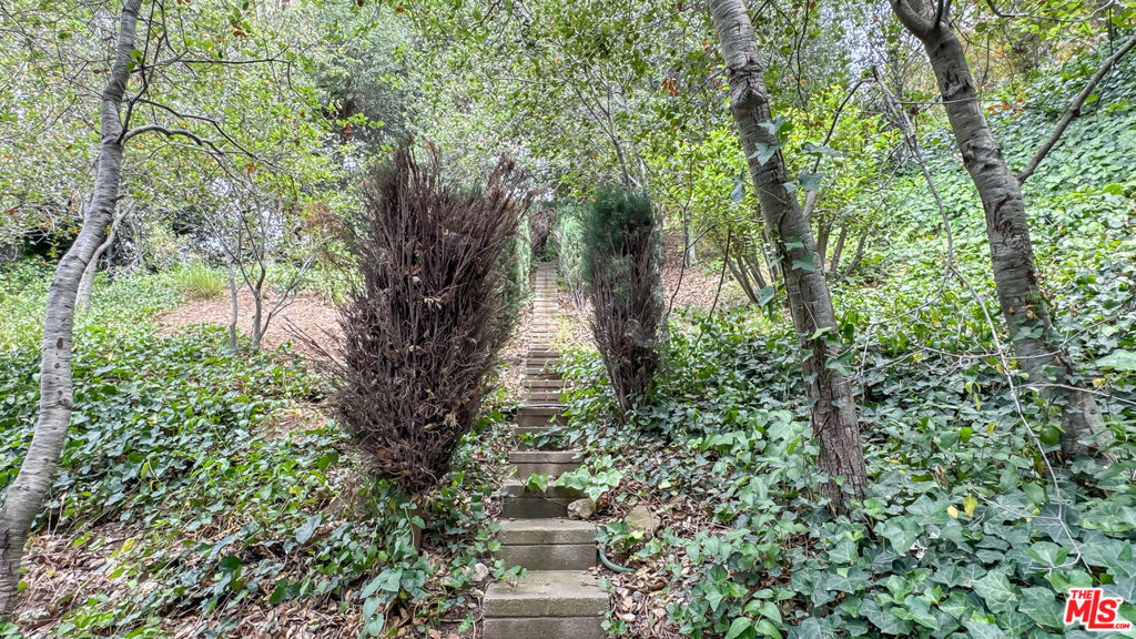 https://media.crmls.org/mediaz/8d3fd616-61d2-4a11-aad3-fd01c4589174.jpg?preset=X-Large
