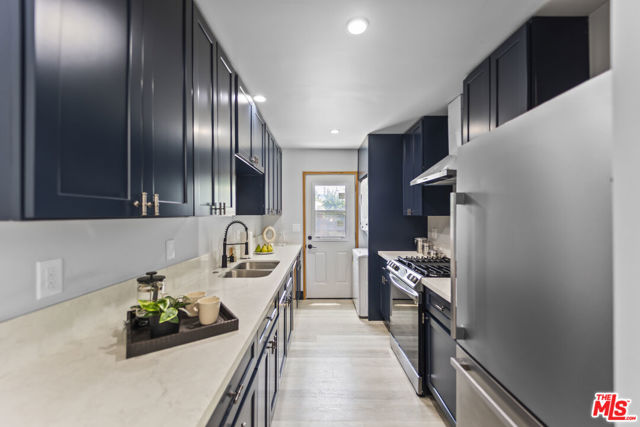 17660 Martha Street, Encino CA: https://media.crmls.org/mediaz/8d3fe220-f681-48a9-b20d-a7a747bb3a2c.jpg