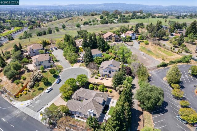 4280 Marietta Ct, Concord CA: https://media.crmls.org/mediaz/8d400d3a-eddd-4fd2-879f-e8d1c2861aad.jpg