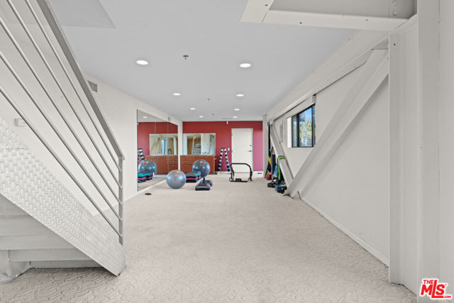 2204 Maravilla Drive, Los Angeles CA: https://media.crmls.org/mediaz/8d403ed6-d38a-41b2-ab13-515dfda8fc26.jpg