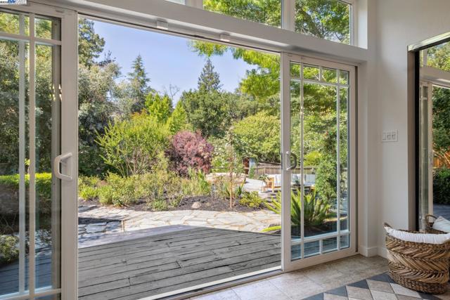 3296 Walnut Ln, Lafayette CA: https://media.crmls.org/mediaz/8d404eb9-cdae-47e8-a28e-80c2777e0cee.jpg
