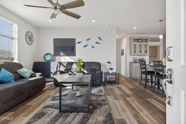 Detail Gallery Image 7 of 28 For 445 Gaviota Pl #124,  Oxnard,  CA 93033 - 3 Beds | 2 Baths