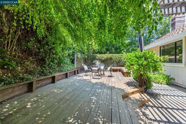 109 Bria Ct, Walnut Creek CA: https://media.crmls.org/mediaz/8d406fe8-8b5d-46e3-8d79-6b9733abef10.jpg