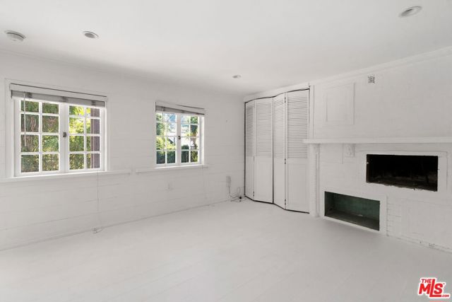 2165 Valentine Street, Los Angeles CA: https://media.crmls.org/mediaz/8d40ff64-1bd0-4997-9ef4-3773116b43b5.jpg