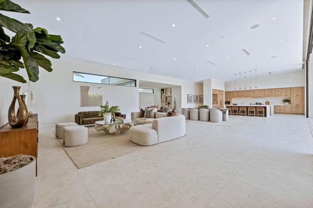 7 Makena Lane, Rancho Mirage CA: https://media.crmls.org/mediaz/8d417df7-8520-4d76-8506-9e0d7c1dfde0.jpg