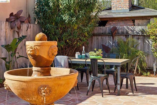 1136 Marin Ave, Albany CA: https://media.crmls.org/mediaz/8d4292bf-c8f9-406c-b875-1b0203034fe5.jpg