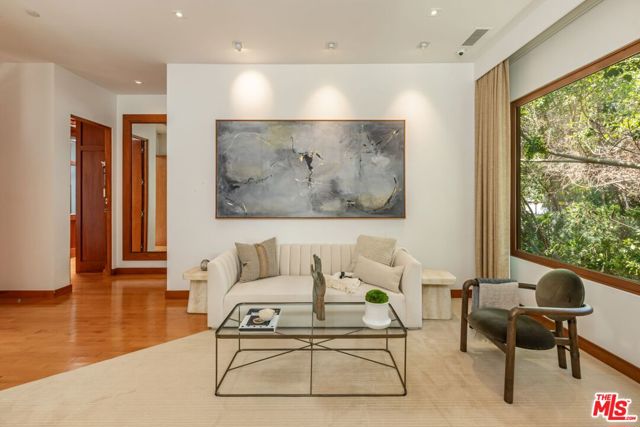 1188 Brooklawn Drive, Los Angeles CA: https://media.crmls.org/mediaz/8d42b933-f818-4e9b-a4fc-6a53774cc965.jpg