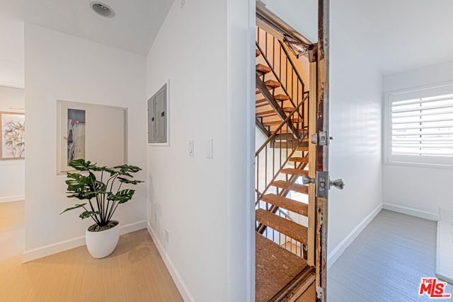 10611 Ashton Avenue, Los Angeles CA: https://media.crmls.org/mediaz/8d42d478-a05a-4ac0-a621-36c04ae03c2f.jpg