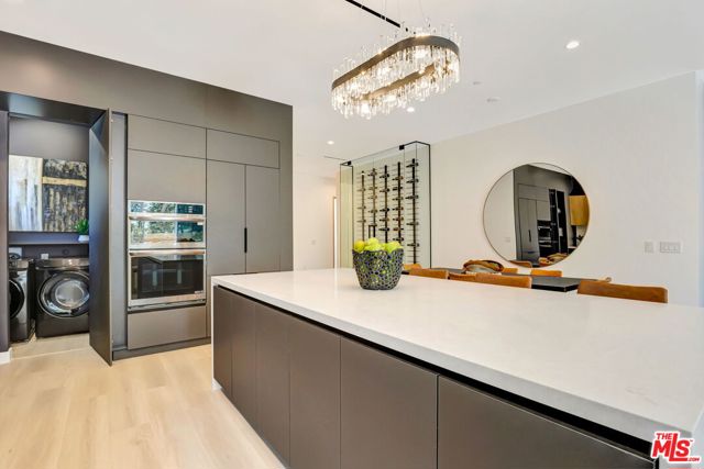 5730 Lasaine Avenue, Encino CA: https://media.crmls.org/mediaz/8d42f034-5cdb-4a1e-91ab-2ca47b1437d6.jpg