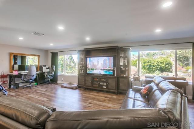 2035 Camino Cantera, Vista CA: https://media.crmls.org/mediaz/8d433a24-0303-4499-8264-6ee13ae077cd.jpg
