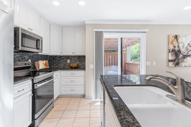 Detail Gallery Image 8 of 44 For 5940 Mission Center Rd #C,  San Diego,  CA 92123 - 2 Beds | 2/1 Baths