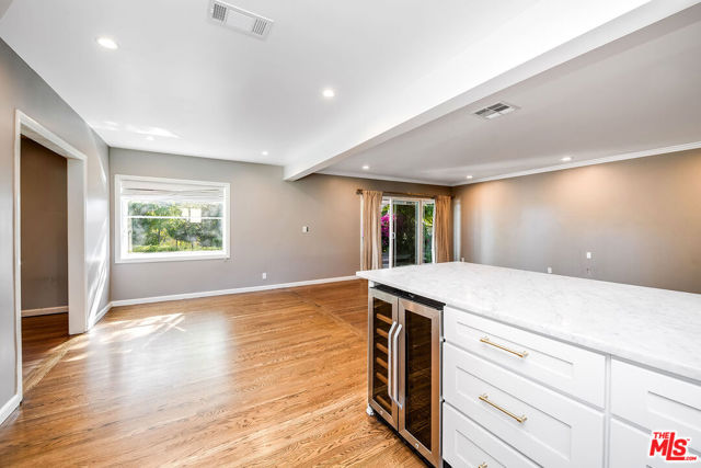 1100 N Ontario Street, Burbank CA: https://media.crmls.org/mediaz/8d4386e9-ecec-40ed-9540-a841917ad4ba.jpg