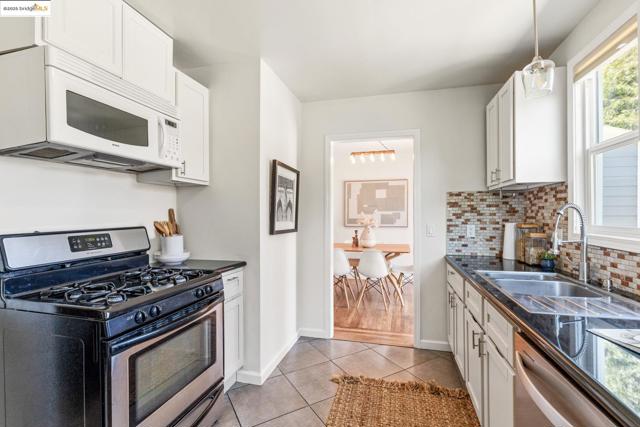 820 Amador St, Richmond CA: https://media.crmls.org/mediaz/8d43c79f-c1e8-4cf8-aa89-0f59d779921e.jpg