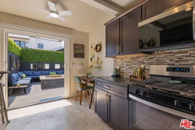 725 N Harvard Boulevard, Los Angeles CA: https://media.crmls.org/mediaz/8d442cb4-3043-42b5-9f4a-37e557546e50.jpg