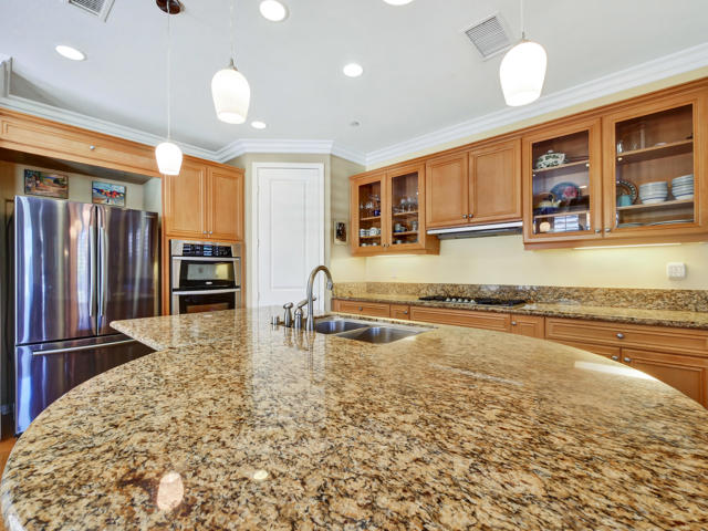 1333 Caspian Way, Oxnard CA: https://media.crmls.org/mediaz/8d44a7e4-6894-4b56-9af7-27a0a11e7bb8.jpg