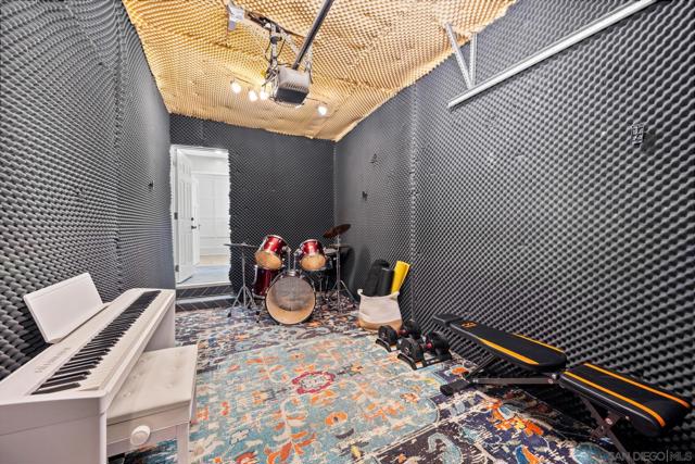 4602 Felton St, San Diego CA: https://media.crmls.org/mediaz/8d44e0da-7844-4278-905e-e16c13919dcc.jpg