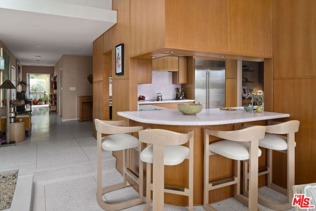 11513 Dona Cecilia Drive, Studio City CA: https://media.crmls.org/mediaz/8d44fb2f-c940-48cb-9180-ef4560bd5d73.jpg