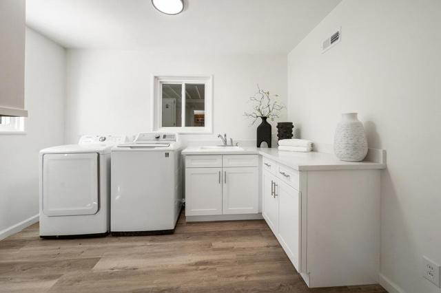 2085 Edgewood Road, Redwood City CA: https://media.crmls.org/mediaz/8d453e3c-030d-430d-86b1-f5f50d141624.jpg