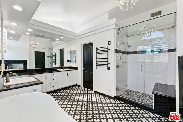 6477 Zuma View Place, Malibu CA: https://media.crmls.org/mediaz/8d455fc4-e1d5-425d-b8ce-9b49986a3833.jpg