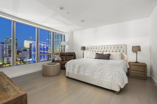 888 W E Street, San Diego CA: https://media.crmls.org/mediaz/8d45a5ea-6d2f-499b-a717-ea0184be77b6.jpg