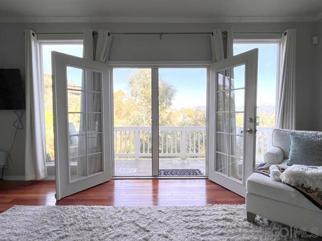 4275 Crestview, La Mesa CA: https://media.crmls.org/mediaz/8d45a8c0-916d-458e-af4d-9b1bb3455527.jpg