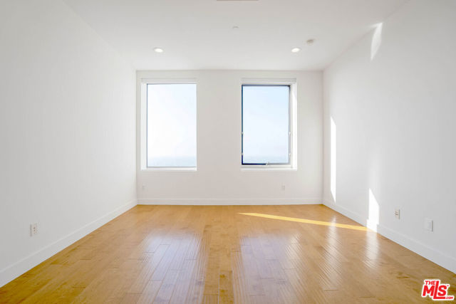 3810 Wilshire Boulevard, Los Angeles CA: https://media.crmls.org/mediaz/8d460306-3bec-423a-804f-87b39d04fa69.jpg