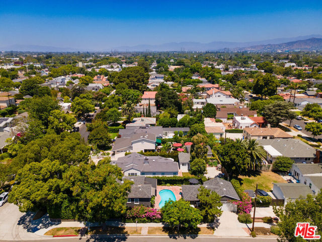 800 N Rose Street, Burbank CA: https://media.crmls.org/mediaz/8d465d92-4d78-46f7-88b7-c42461ac4367.jpg
