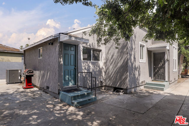 319 Chestnut Avenue, Los Angeles CA: https://media.crmls.org/mediaz/8d46c82a-5bbc-4406-9a75-726f626aab7f.jpg