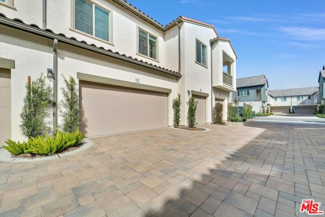 4102 S Limecrest Paseo, Ontario CA: https://media.crmls.org/mediaz/8d46f22a-43f8-4fa0-879c-4313e211e3bf.jpg