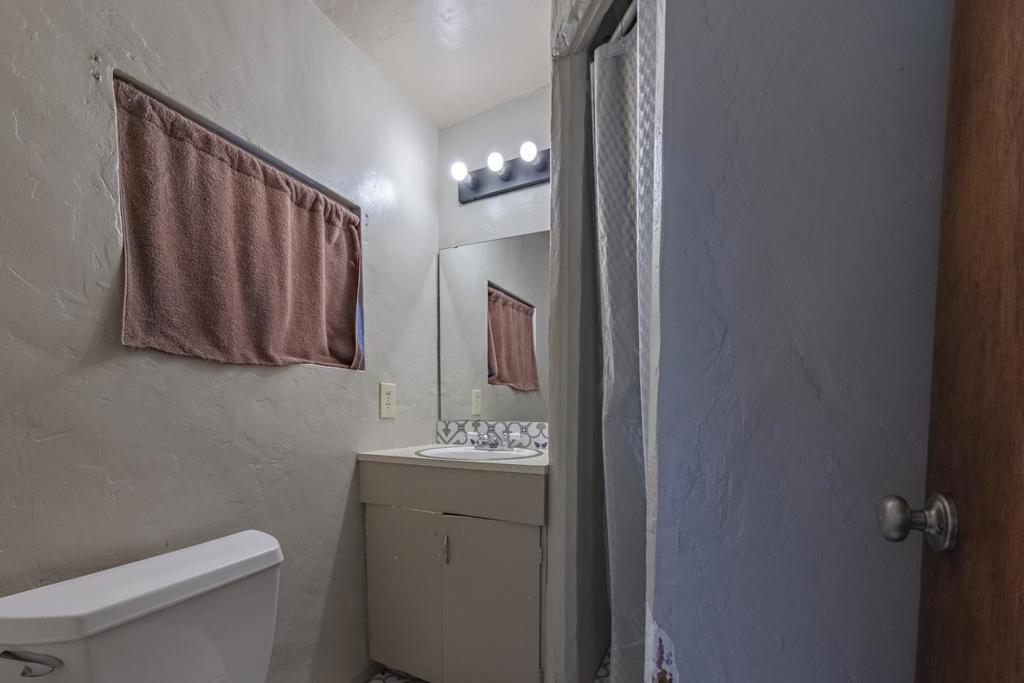 https://media.crmls.org/mediaz/8d46f802-4aa5-413b-bf29-204360793f18.jpg?preset=X-Large