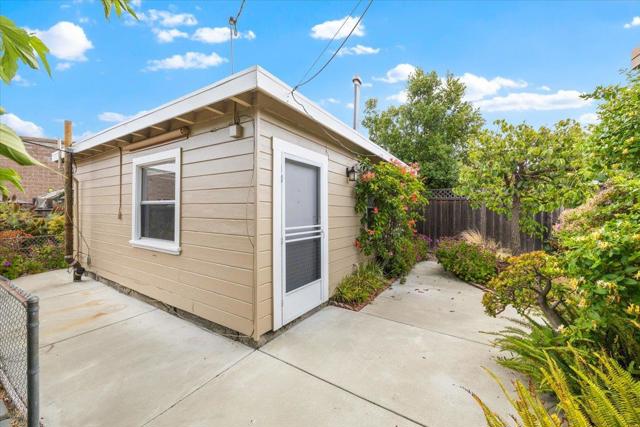 701 Poinsettia Avenue, San Mateo CA: https://media.crmls.org/mediaz/8d4748b3-a941-4b6c-b5f5-458c79dfe880.jpg