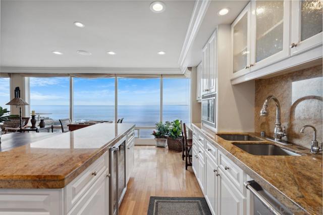 1219 Coast Blvd, La Jolla CA: https://media.crmls.org/mediaz/8d476ce0-f7f6-4a4b-b1ac-03debec713c3.jpg