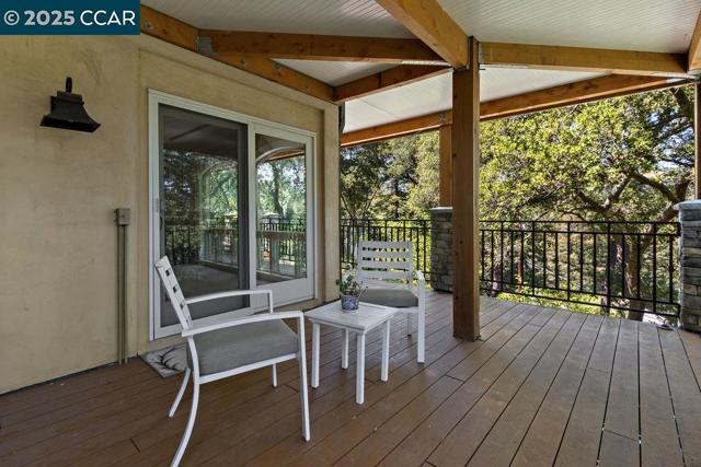 3949 Canyon Rd, Lafayette CA: https://media.crmls.org/mediaz/8d4808f7-7b3e-4336-abee-4b8ef203f9ce.jpg