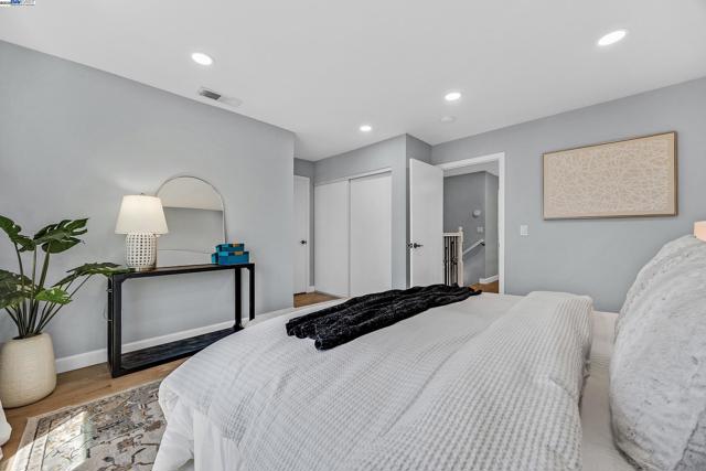2236 Oakland Ave, Pleasanton CA: https://media.crmls.org/mediaz/8d481310-6353-4f7d-a9ab-5dbee877c030.jpg
