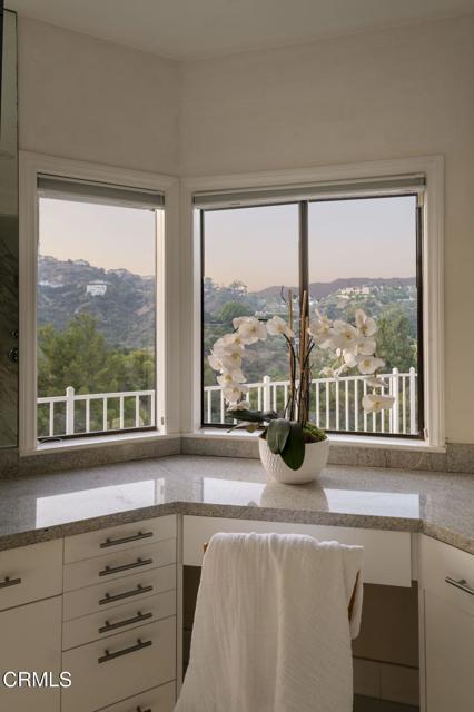 363 Patrician Way, Pasadena CA: https://media.crmls.org/mediaz/8d483161-06d3-4777-9c08-ca62bfe21b0e.jpg