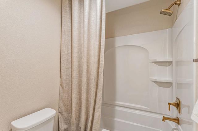 1143 Coyote Peak Way, Hollister CA: https://media.crmls.org/mediaz/8d48a7f5-230f-4f0e-8bbf-fd6e8872947c.jpg