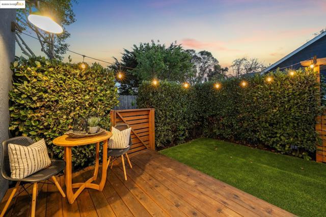 1642 10Th St, Berkeley CA: https://media.crmls.org/mediaz/8d4950fa-9c83-4217-96b2-ac28783b9cb3.jpg