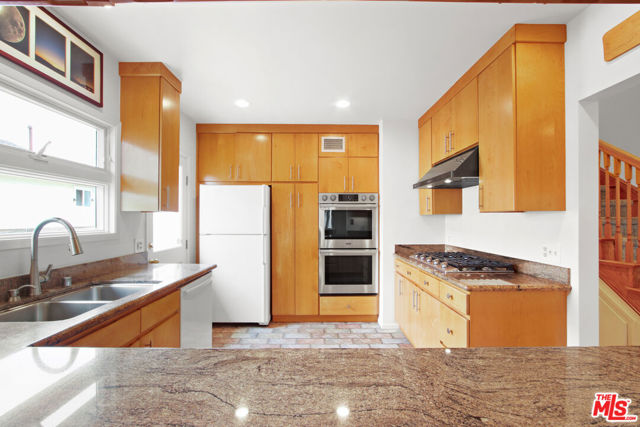4352 Lyceum Avenue, Los Angeles CA: https://media.crmls.org/mediaz/8d49727c-13f6-49b3-86b2-44c9429080c1.jpg